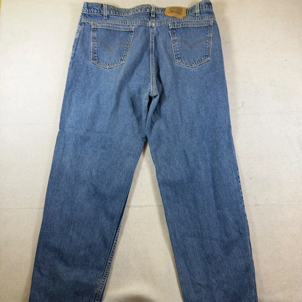 Levis 550 Relaxed Fit Tapered Leg Jeans Mens 42x32 Medium Wash Blue Made in USA